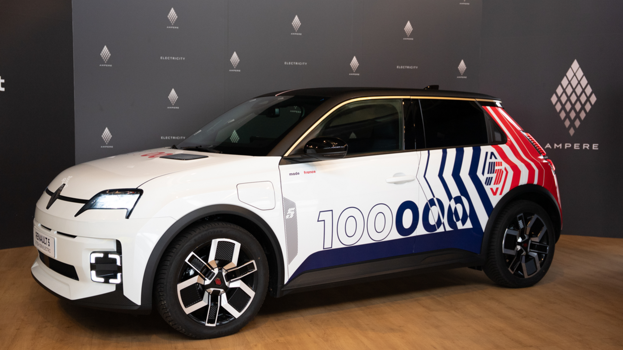IZGATAVOTI 100 000 RENAULT 5 E-TECH