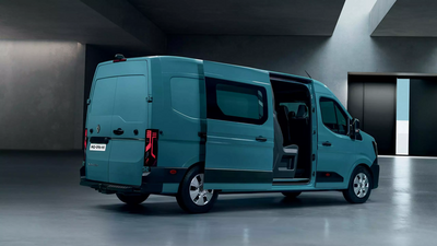 Jaunais Master Crew Van