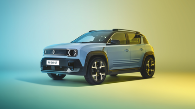 RENAULT 4 E-TECH ELECTRIC - PIRMIZRĀDE PARĪZES AUTOIZSTĀDĒ 