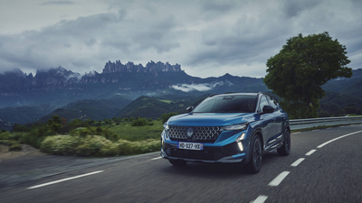 RENAULT  UZLABO SAVUS AUGSTĀKĀS KLASES MODEĻUS